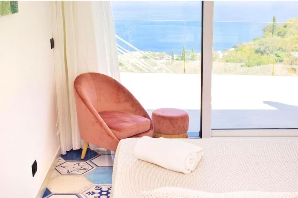 Suite Apartments Branco - Infinity Pool & Sea View - 5 Minuti Dal Centro Taormina Exterior photo
